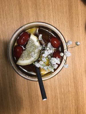 hong zao chá (lemonade with lemon and jujube dates)  at laolao in Vienna