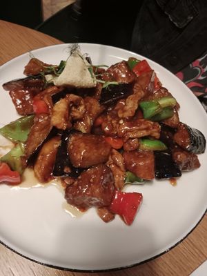 Di San Xian (eggplant, potatoes, paprika, with extra ordered tofu, and without the rice) such a delicious sauce!! 😋 at laolao in Vienna
