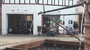 Am historischen Marktbrunnen at Eiscafe Fran Rosa in Gernsbach