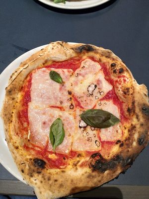 Pizza Vegana Margherita at Bella Compagnia in Vienna