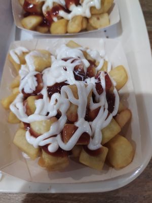 Patatas bravas veganas at Pans & Company in Valencia