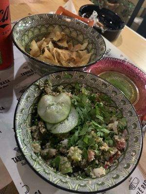 סלט טאבולה, צ’יפס מחציל  at Tabule Rasa in Corfu