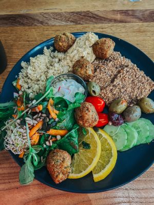 Falafel 🥙 salad bowl 💚🧡  at Galerie Café des Aiguilles in Chamonix-mont-blanc