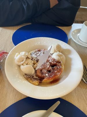 Jam roly poly with ice cream   at Calf's Head in Clitheroe