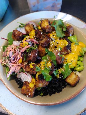 Asian tofu bowl  at Undercrag Studio & Café in Torver