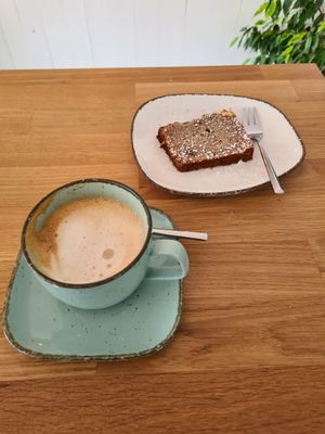 Cappuccino & Best Banana Bread ever at Hygge in Esslingen