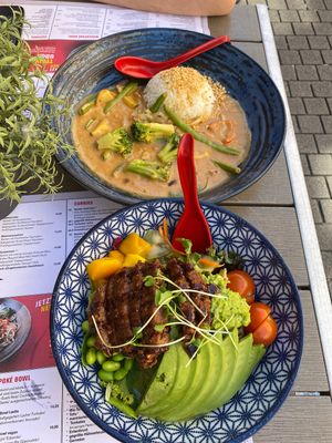 Curry und poke bowl   at MoschMosch in Heidelberg