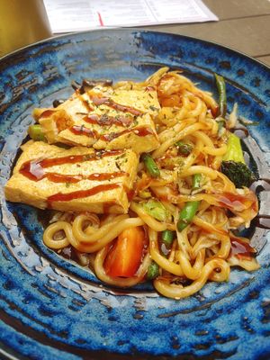 Gebratene Udonnudeln mit Tofu at MoschMosch in Heidelberg