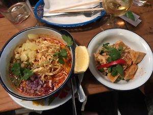 Khao Soi und tofu salat at Mamamon Thai Eatery in Vienna