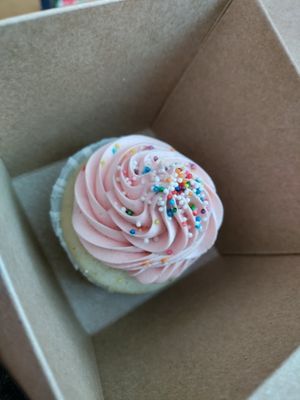 Strawberry cupcake at NomNom by Melli in Vienna