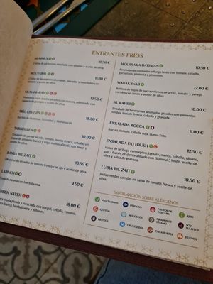 Menu with vegan options (green) at Rotana in Mallorca