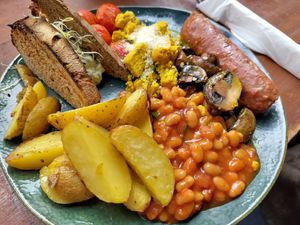English breakfast at Ubuntu in Leipzig