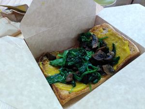 Vegan toast with mushrooms, spinach and a yellow sauce (mustard?). Not well to take away... at LIS - Go Natural - T1 in Lisbon