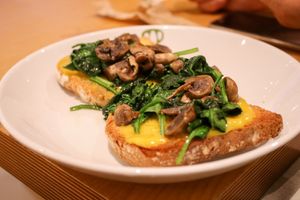 vegan spinach and mushroom toast at LIS - Go Natural - T1 in Lisbon