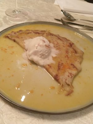 crêpe Suzette with vegan ice cream at Thien Gheboden in Mechelen