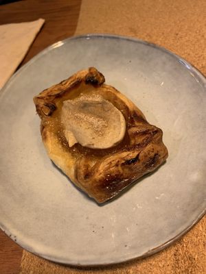 Folhado de Maçã 🍎  #Veganuary at Seiva Restaurante in Matosinhos