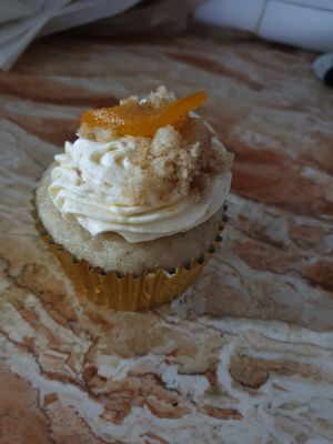 vegan cupcake at Rudy's Pizza in Portland