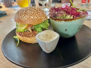 Avocadoburger at Odnar in Oudenaarde