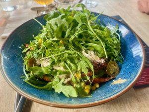 14/09/2025 - Peluqueria (Vegan Kapsalon Mexicaans) €25
Zoete aardappel frietjes - seitan - kidney beans - kaas/panko - rucola - maïs - jalapeno  & Tex Mex saus/gerookte henneps at Odnar in Oudenaarde