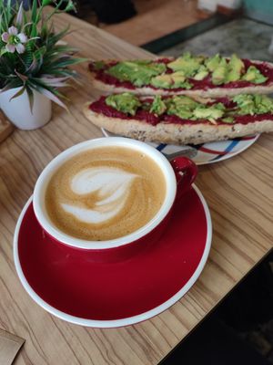 Latte de avena de especialidad at Massay in Granada