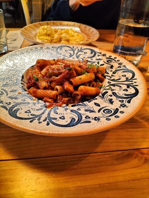 Arrabiata vegana de pollo at Bresca in Madrid