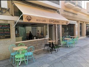 Fachada de la cafetería at Organic in Huelva