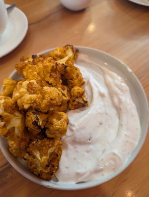 Cauliflower wings with vegan mayo. NOT recommendable at Blue Kiwi Organic Market & Cafe' in Cape Town