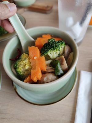 Clear Tom yam soup at Thai Accent in Central Singapore