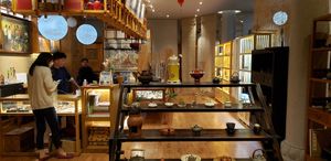 Entrance to restaurant at Fányānwàichá - 凡烟外茶·素食 in Wuhan