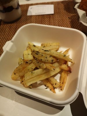 Patatas fritas con sal negra at La Feli in Terrassa