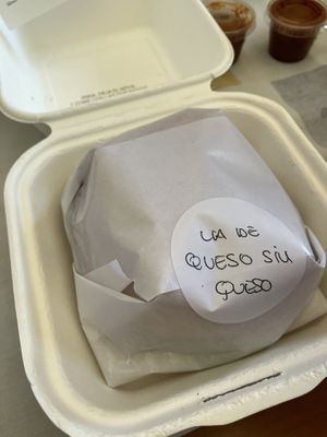 Hamburguesa de queso sin queso  at La Feli in Terrassa