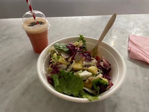 Build your own salad and a berry juice (with pineapple instead of coconut juice, as they were out of the latter) at Açai Sisters - Maybe closed in Rome