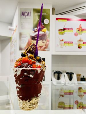 Large size Açaí only 5€!!! at Llagurt in Valencia