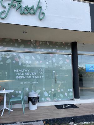 Outside at Frosh in Merida