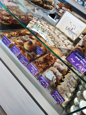 Vitrine at Ullmann's Zuckerbäckerei in Vienna