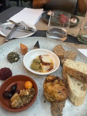 Käseplatte  at Lucky Leek in Berlin