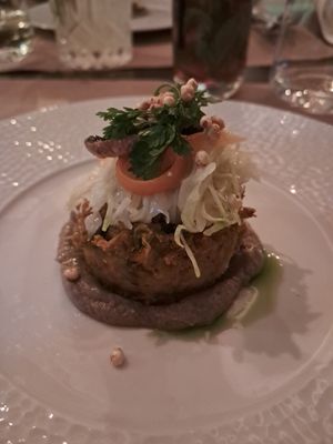 Mushroom puree with a carrot tartelette and cabbage at Lucky Leek in Berlin