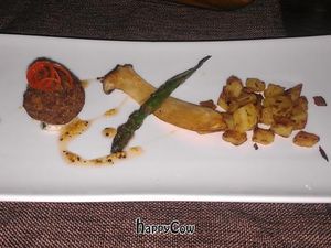 Walnut ball with asparagus and potatoes at Lucky Leek in Berlin