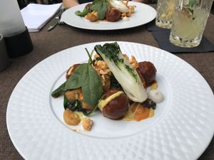 Nussbällchen an sizilianischen Kartoffeln, Salsa Verde, Gewürzblumenkohl und eingelegtem Senfkohl at Lucky Leek in Berlin