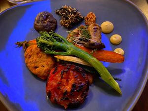 grilled sticky rice roll | water chestnut | shoyu tomato | pumpkin | japanese currysauce at Lucky Leek in Berlin