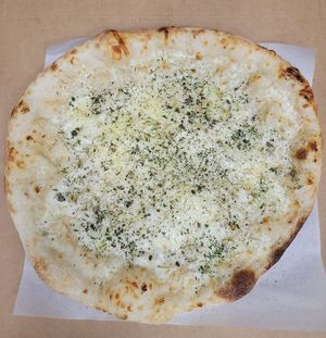 white pizza at Off Center Patio & Pub in Hilliard