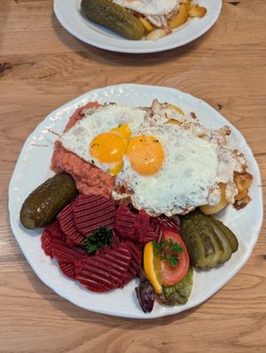 Labskaus (ohne Fisch & Fleisch) mit Bratkartoffeln (90), normale Portion at Seestern in Norden