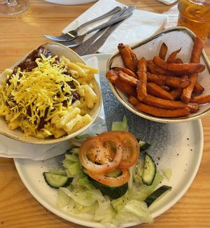 Vegan Mac n cheese topped with bbq pulled jackfruit  at The Braes in Dundee