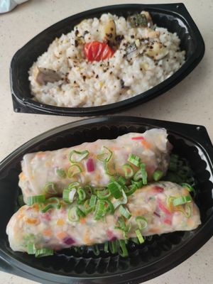 Vietnamese rolls and mushroom risotto at Paprika in Granada