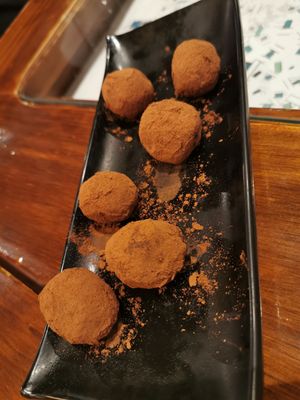 Almendras trufadas at Paprika in Granada