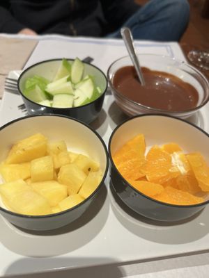 Fondue de chocolate con tres frutas  at Paprika in Granada