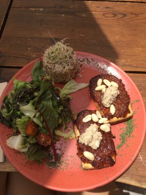 Tofu with peanuts and ‚jam‘  at Paprika in Granada