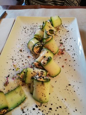 Rollitos de calabacin at Paprika in Granada