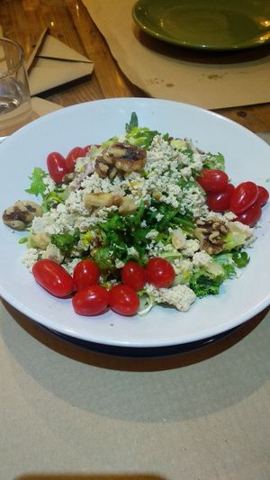 Ensalada de ricotta con nueces at Paprika in Granada