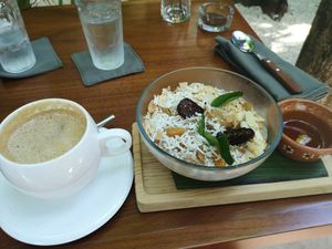 Capuchino y bol avena at Arcana in Playa Del Carmen